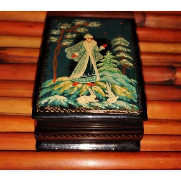 Snow Maiden Snegurochka Russian Lacquer Box • Hand Painted • Signed, Red Inside - Picture 2 of 5